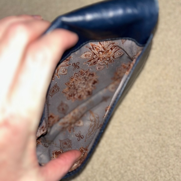 HOBO Daria wristlet navy blue - Picture 7 of 10